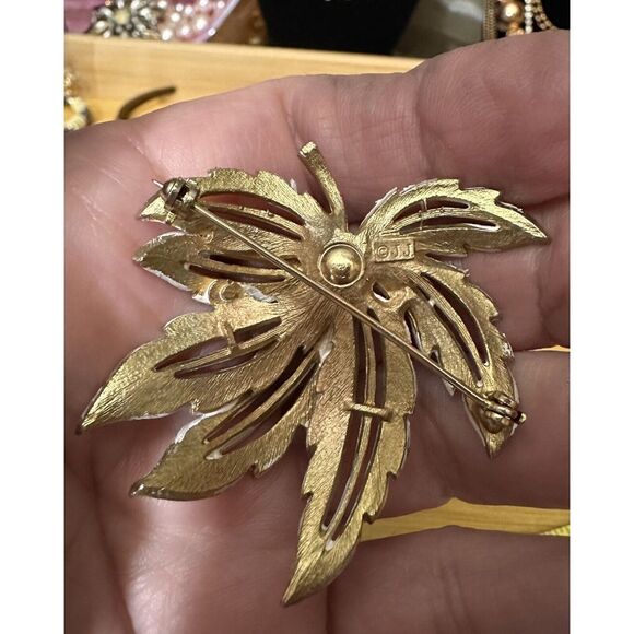 Vintage JJ Brooch Gold And Silver Tone Leaf ‎ w/ Brushed Finish Pin - Picture 2 of 5